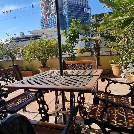25 Retreat Mansion * טיראנה